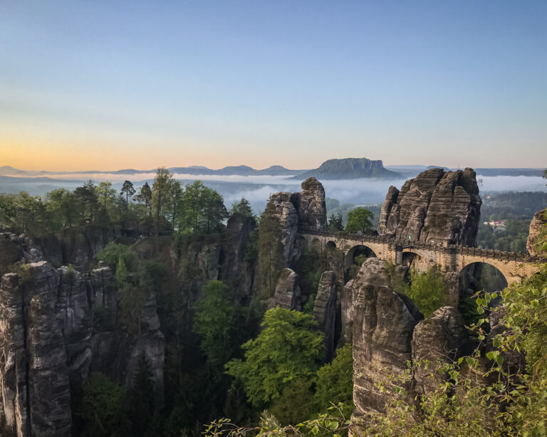 Basteibrücke_Sonnenaufgang_Lohmen_Sächsische Schweiz_DieWeltgeniesser